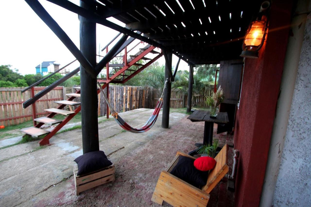 Casa De Huespedes Amigos Del Diablo Hotel Punta Del Diablo Bagian luar foto